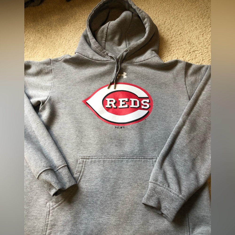 Men’s Under Armor size medium Cincinnati Red hooded sweatshirt grey